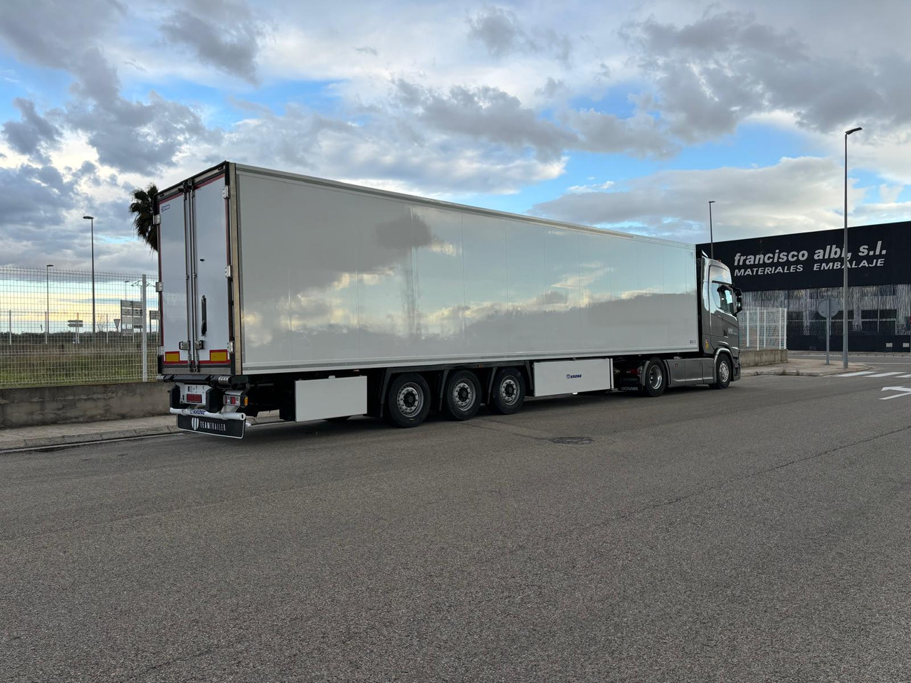 SCANIA S500 - Kühlkoffer LKW: das Bild 2 SCANIA S500 - Kühlkoffer LKW: das Bild 2