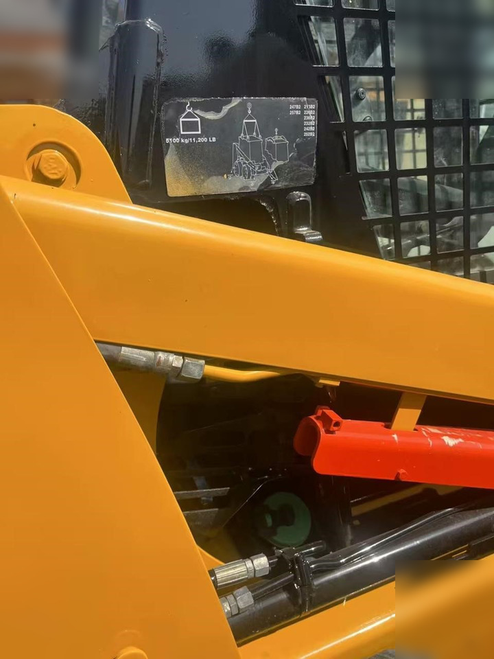 CATERPILLAR 226B3 - Kompaktlader: das Bild 2 CATERPILLAR 226B3 - Kompaktlader: das Bild 2