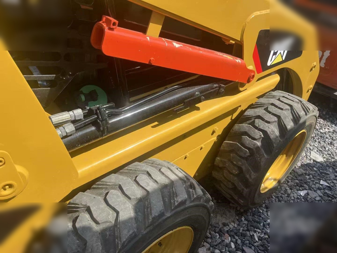 CATERPILLAR 226B3 - Kompaktlader: das Bild 3 CATERPILLAR 226B3 - Kompaktlader: das Bild 3