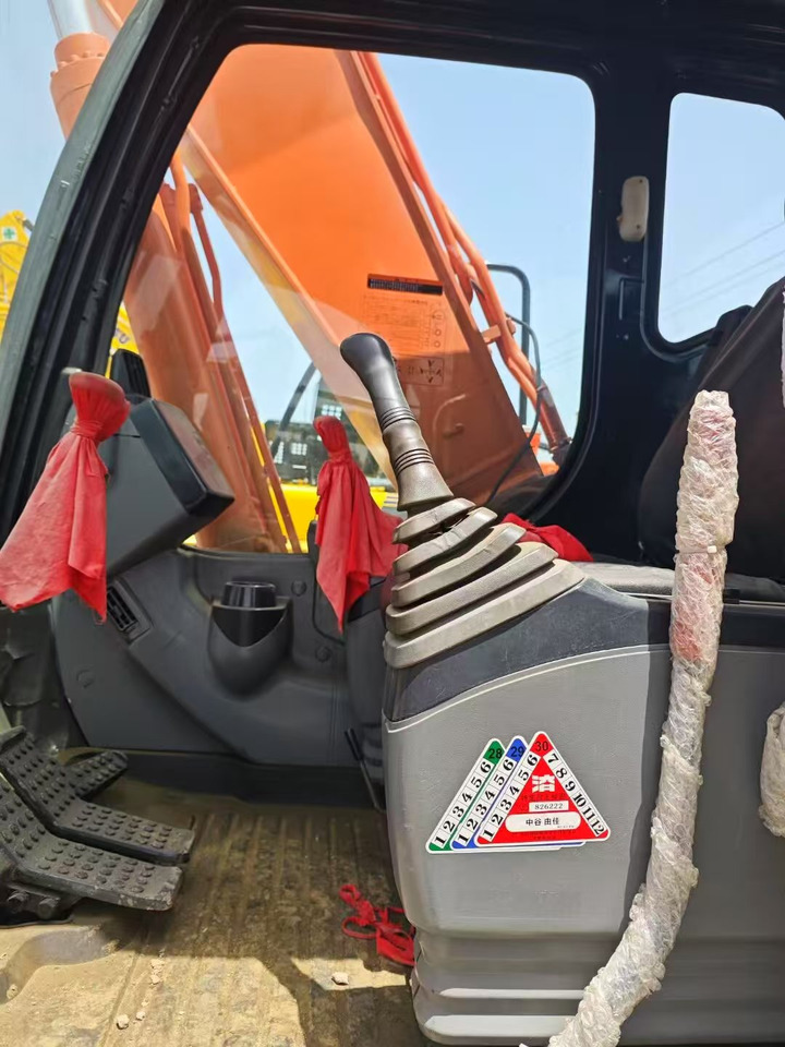 HITACHI ZAXIS 160 - Kettenbagger: das Bild 4 HITACHI ZAXIS 160 - Kettenbagger: das Bild 4