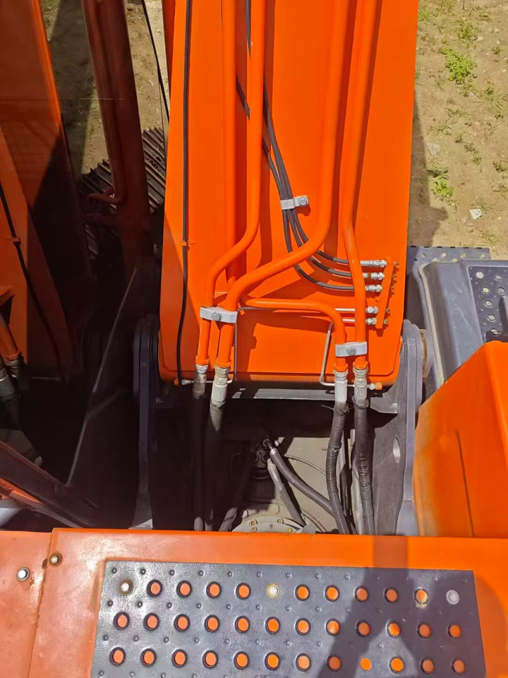 Hitachi ZX240-3G - Kettenbagger: das Bild 2 Hitachi ZX240-3G - Kettenbagger: das Bild 2