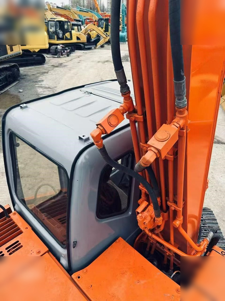 KOMATSU PC60 LC-5 - Kettenbagger: das Bild 3 KOMATSU PC60 LC-5 - Kettenbagger: das Bild 3