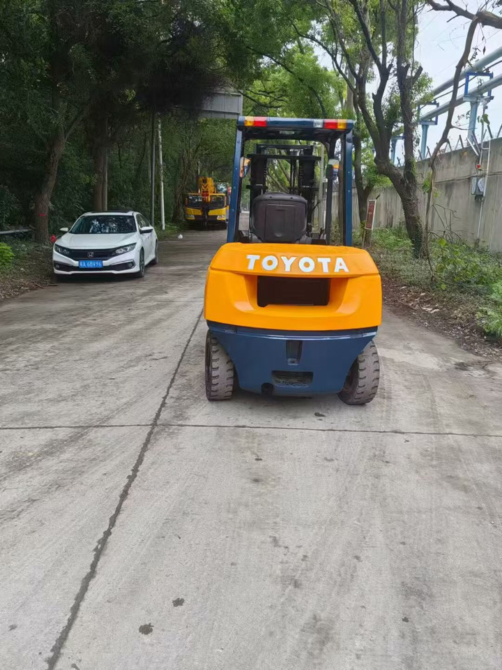 TOYATA 5-TON - Teleskopmastbühne: das Bild 4 TOYATA 5-TON - Teleskopmastbühne: das Bild 4