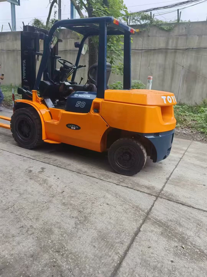 TOYATA 5-TON - Teleskopmastbühne: das Bild 1 TOYATA 5-TON - Teleskopmastbühne: das Bild 1