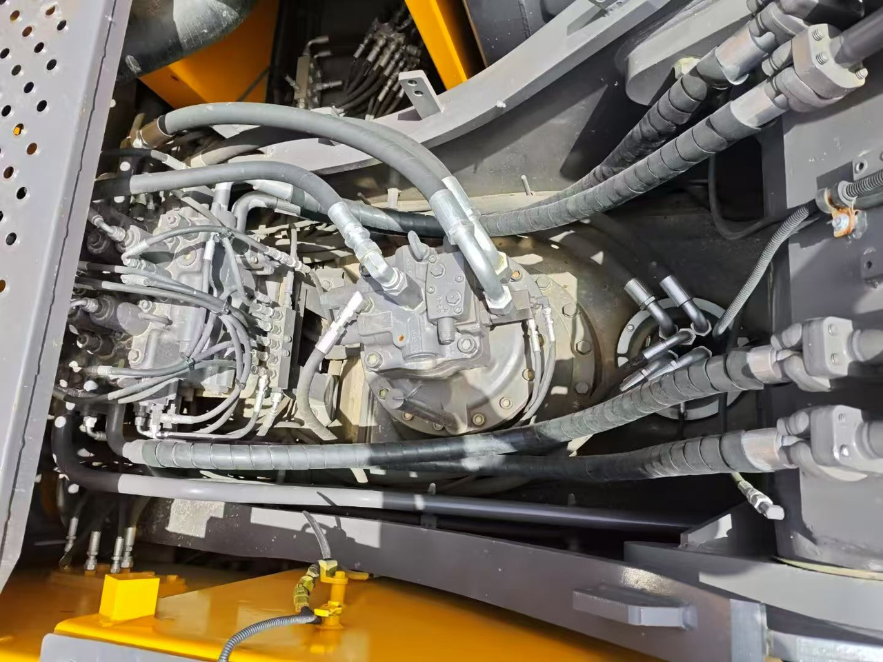 Volvo EC2500L - Kettenbagger: das Bild 2 Volvo EC2500L - Kettenbagger: das Bild 2