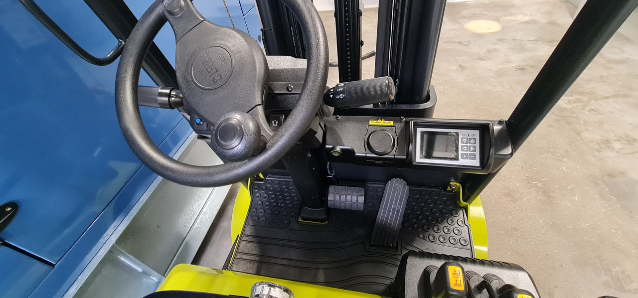 CLARK GTX 20 S - Elektrostapler: das Bild 2 CLARK GTX 20 S - Elektrostapler: das Bild 2