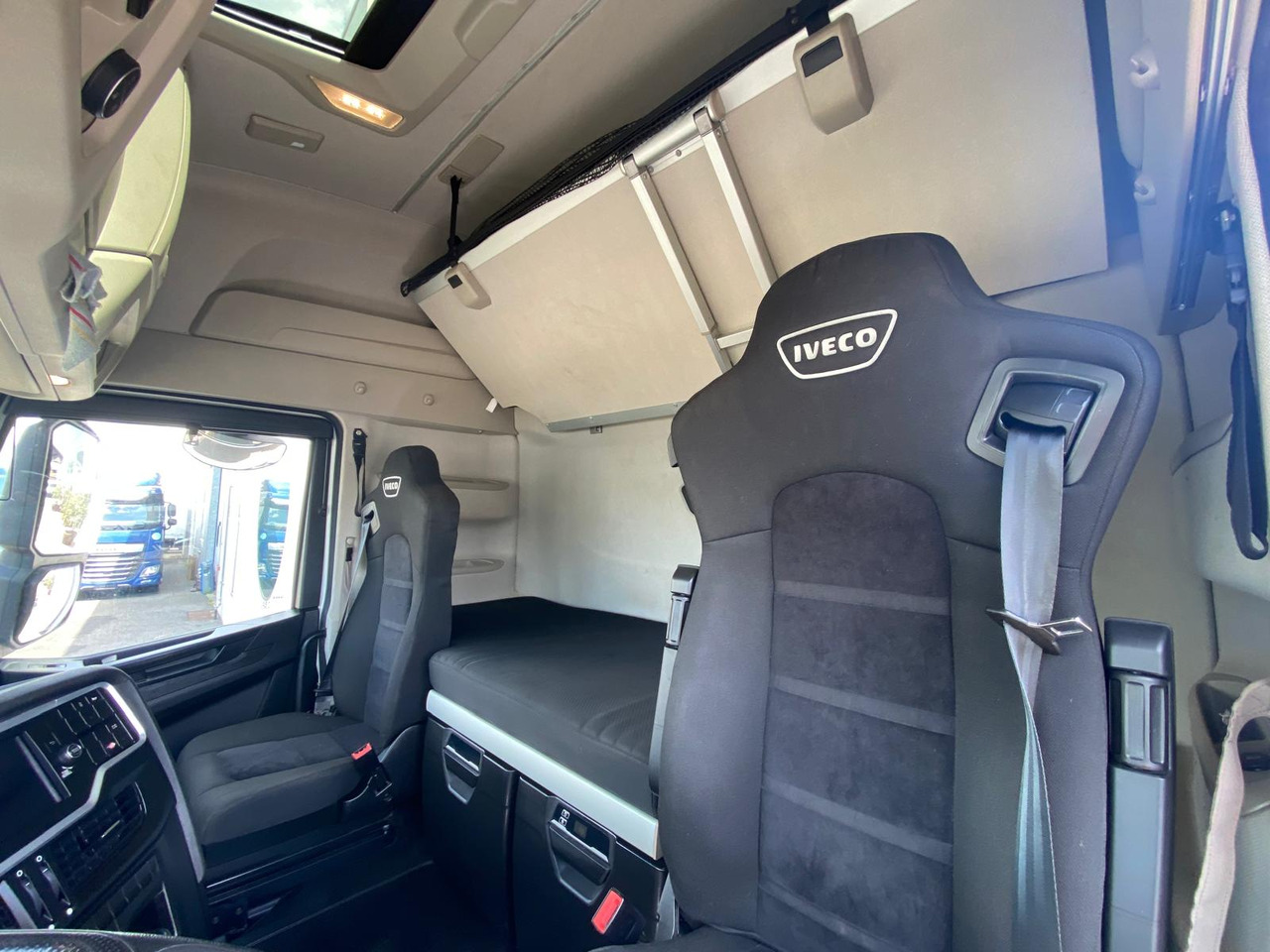 Containerwagen/ Wechselfahrgestell LKW IVECO S-WAY AS260S48: das Bild 11