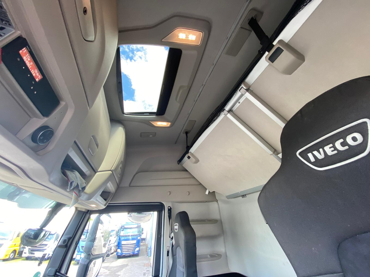 Containerwagen/ Wechselfahrgestell LKW IVECO S-WAY AS260S48: das Bild 12
