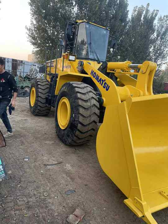 Certified Pre-Owned Komatsu WA380-3 | Heavy-Duty Loader for Mining/ Construction - Price Negotiable! - Radlader: das Bild 3 Certified Pre-Owned Komatsu WA380-3 | Heavy-Duty Loader for Mining/ Construction - Price Negotiable! - Radlader: das Bild 3