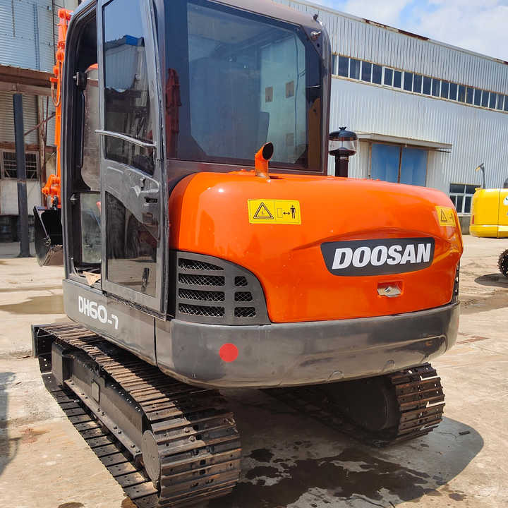 Original Second-hand Doosan DH60-7 Excavator Is in Good Condition Strong and Simple Maintenance - Kettenbagger: das Bild 4 Original Second-hand Doosan DH60-7 Excavator Is in Good Condition Strong and Simple Maintenance - Kettenbagger: das Bild 4