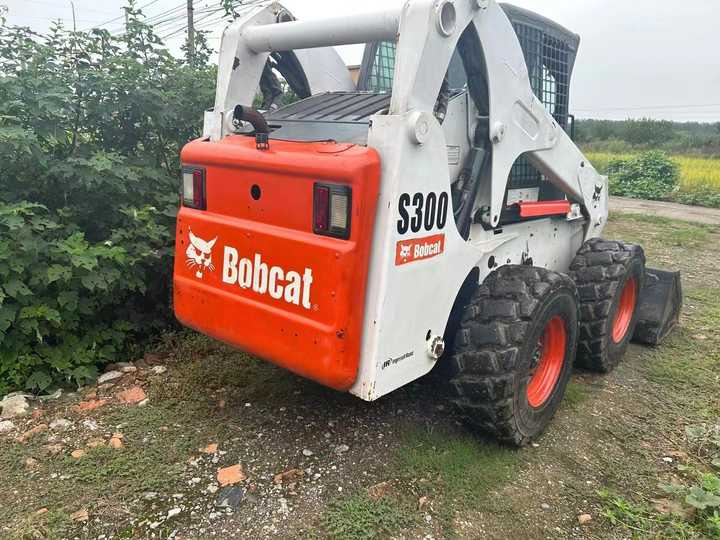 Second Hand BOBCAT S300 Skid-steer Loader with Very Good Performance Is for Sale at a Low Price - Kompaktlader: das Bild 5 Second Hand BOBCAT S300 Skid-steer Loader with Very Good Performance Is for Sale at a Low Price - Kompaktlader: das Bild 5