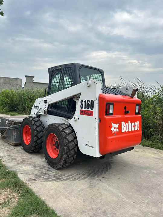 Kompaktlader USED BOBCAT S160 Skid-steer Loader Bobcat S160 Carry Sweeper with Very Good Performance Is for Sale at a Low Price.: das Bild 6