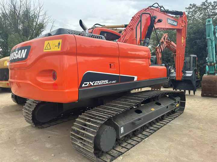 Used Excavator Doosan DX225LC-9 Excavators Mini Equipment Earth Moving Machinery Doosan Digger Excavator for Sale - Kettenbagger: das Bild 3 Used Excavator Doosan DX225LC-9 Excavators Mini Equipment Earth Moving Machinery Doosan Digger Excavator for Sale - Kettenbagger: das Bild 3