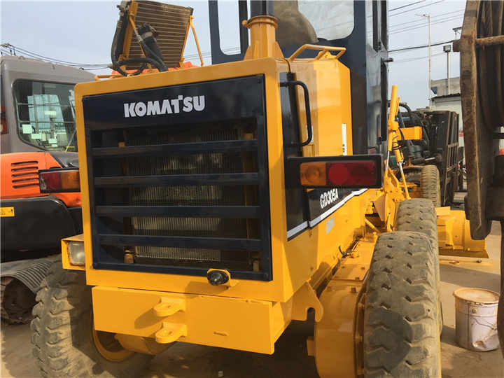 Used Komatsu GD305 Motor Grader Cheap Price Komatsu Road Grader GD305 Good Condition in China - Grader: das Bild 3 Used Komatsu GD305 Motor Grader Cheap Price Komatsu Road Grader GD305 Good Condition in China - Grader: das Bild 3