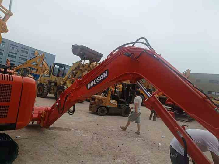 Used Mini Excavator DX55-9C Doosan Excavator 5 Tonnes High Performance Low Price for Sale Dh55 Dh60 Dx55 Dx60 in Stock - Minibagger: das Bild 3 Used Mini Excavator DX55-9C Doosan Excavator 5 Tonnes High Performance Low Price for Sale Dh55 Dh60 Dx55 Dx60 in Stock - Minibagger: das Bild 3