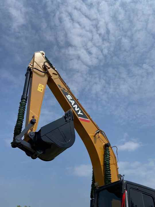 Used Sany SY215C Excavator | Low Hours | Heavy-Duty Performance | Global Shipping - Kettenbagger: das Bild 4 Used Sany SY215C Excavator | Low Hours | Heavy-Duty Performance | Global Shipping - Kettenbagger: das Bild 4