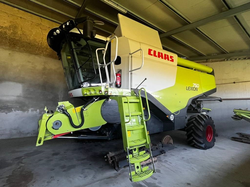 Claas LEXION 750 ACR - Mähdrescher: das Bild 1 Claas LEXION 750 ACR - Mähdrescher: das Bild 1