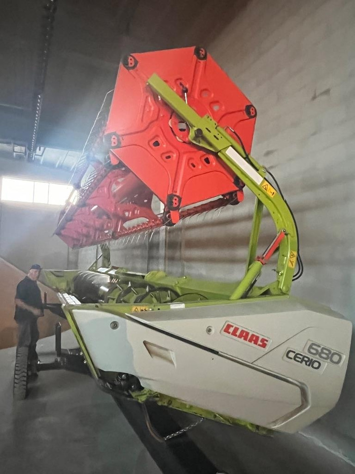 Claas Lexion 7700 TT RISO - Mähdrescher: das Bild 2 Claas Lexion 7700 TT RISO - Mähdrescher: das Bild 2