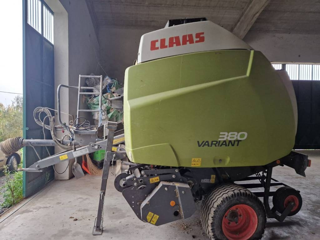 Claas VARIANT 380 PRO RF - Rundballenpresse: das Bild 1 Claas VARIANT 380 PRO RF - Rundballenpresse: das Bild 1