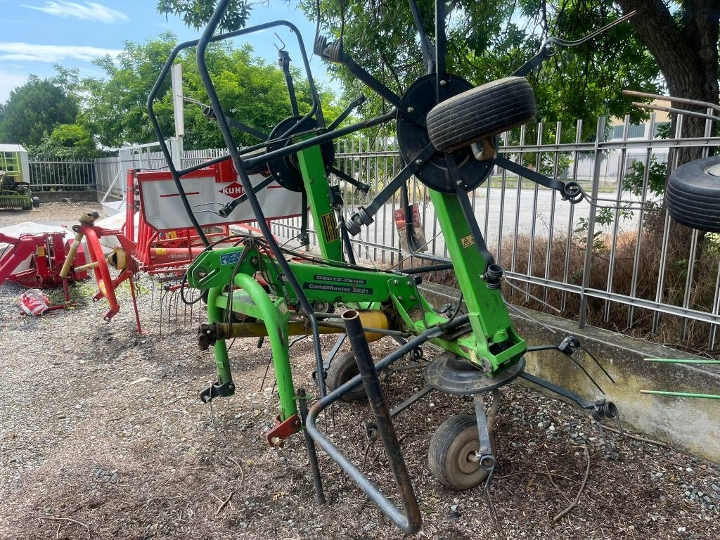 Deutz-fahr 5221 - Heuwender/ Wenderechen: das Bild 5 Deutz-fahr 5221 - Heuwender/ Wenderechen: das Bild 5