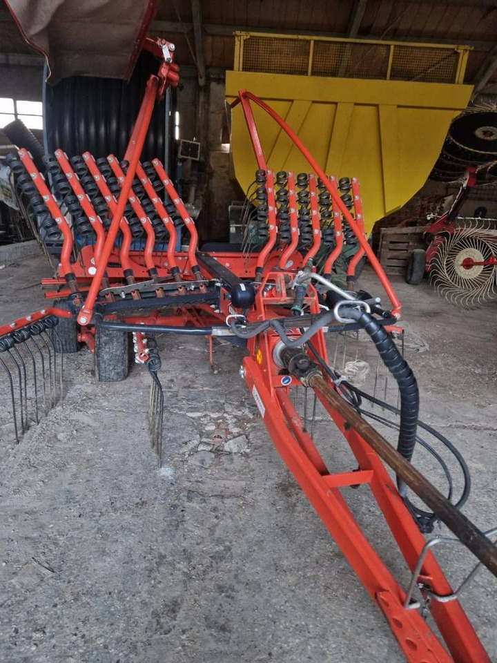 Kuhn 5031T - Heuwender/ Wenderechen: das Bild 1 Kuhn 5031T - Heuwender/ Wenderechen: das Bild 1