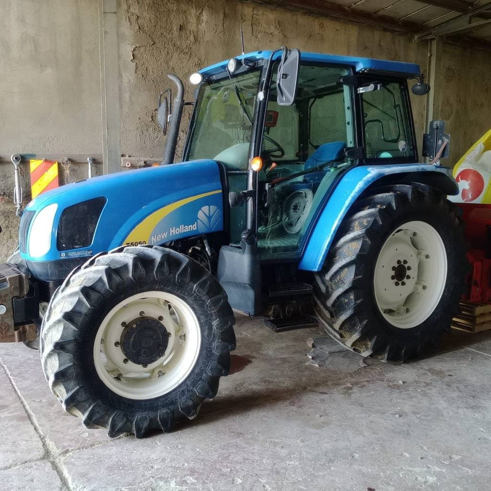 New Holland T 5050 - Traktor: das Bild 1 New Holland T 5050 - Traktor: das Bild 1