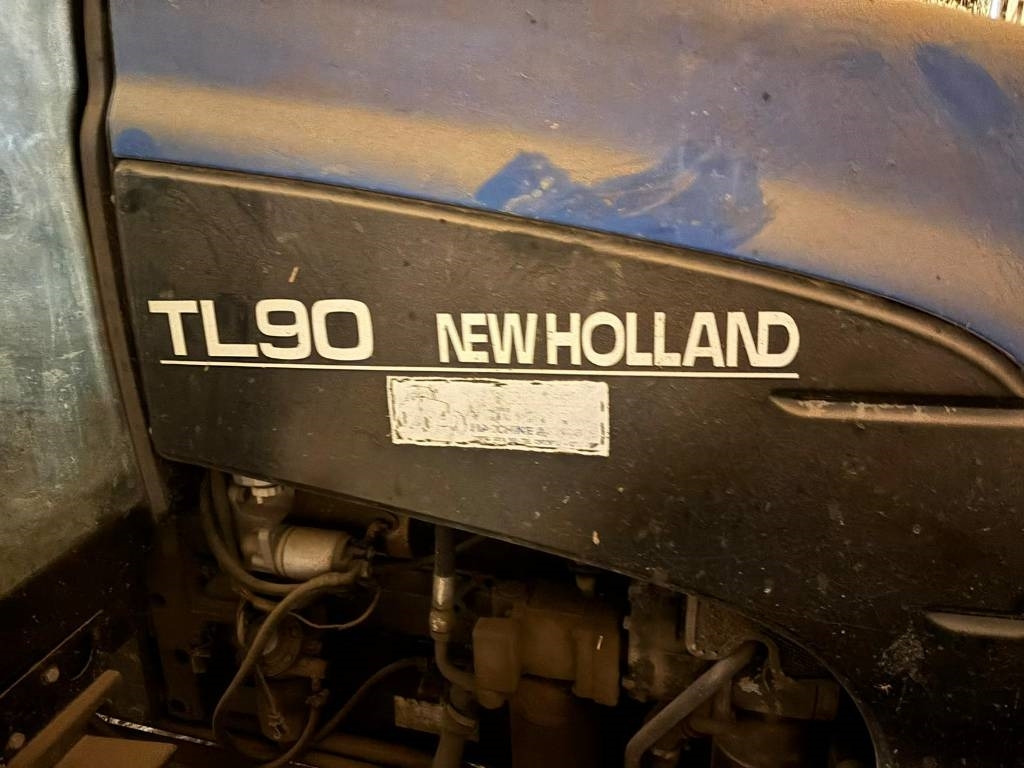 New Holland TL 90 - Traktor: das Bild 2 New Holland TL 90 - Traktor: das Bild 2