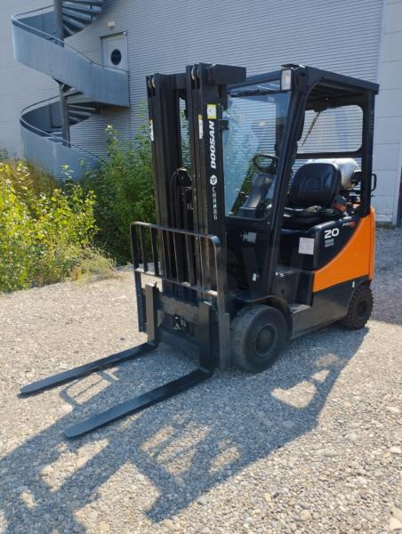 Doosan Chariot élévateur fenwick 2t gaz DOOSAN fenwick - Treibgasstapler: das Bild 2 Doosan Chariot élévateur fenwick 2t gaz DOOSAN fenwick - Treibgasstapler: das Bild 2