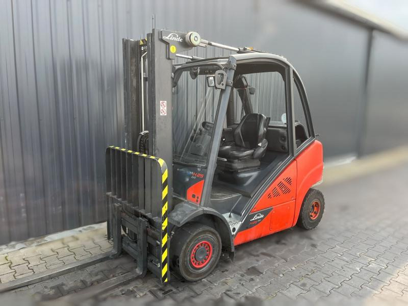Fenwick H25T-02 - Treibgasstapler: das Bild 1 Fenwick H25T-02 - Treibgasstapler: das Bild 1