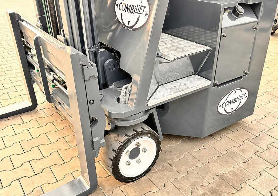 Combilift C2500CB / DUPLEX / 4100MM / DIESEL / FREE LIFT / FORK POSITIONER / SIDE SHIFT / LIKE NEW - Vierwegstapler: das Bild 4 Combilift C2500CB / DUPLEX / 4100MM / DIESEL / FREE LIFT / FORK POSITIONER / SIDE SHIFT / LIKE NEW - Vierwegstapler: das Bild 4