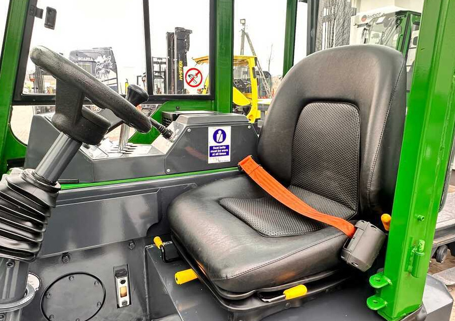 Combilift C2500CB / TRIPLEX / DIESEL / 4900MM / FREE LIFT / POSITIONER 1720MM / LIKE NEW - Vierwegstapler: das Bild 5 Combilift C2500CB / TRIPLEX / DIESEL / 4900MM / FREE LIFT / POSITIONER 1720MM / LIKE NEW - Vierwegstapler: das Bild 5