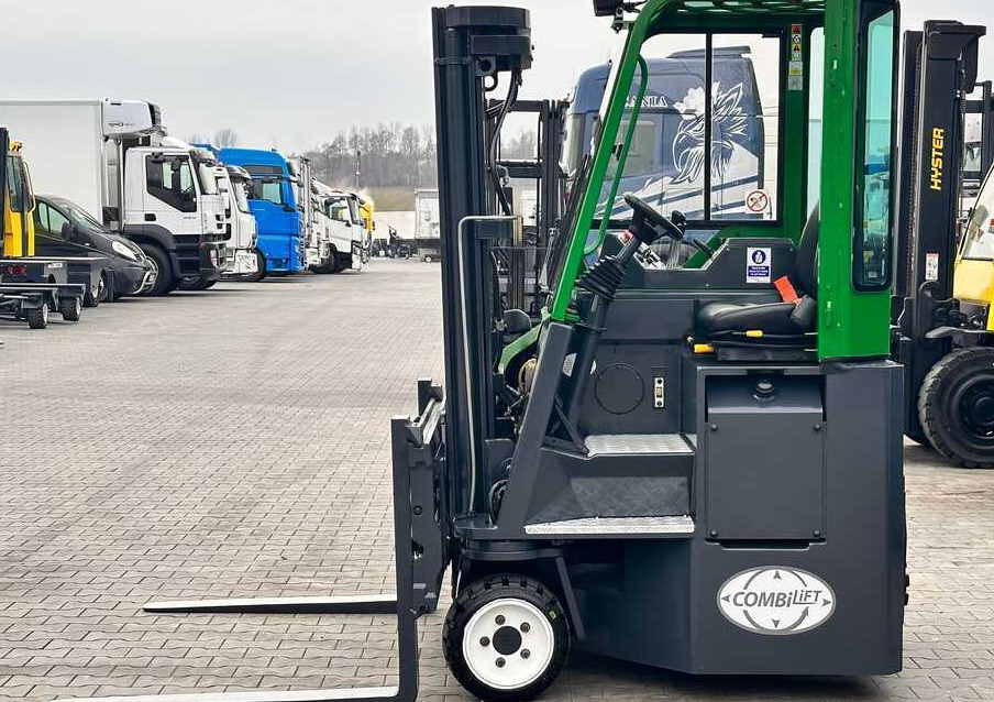 Combilift C2500CB / TRIPLEX / DIESEL / 4900MM / FREE LIFT / POSITIONER 1720MM / LIKE NEW - Vierwegstapler: das Bild 2 Combilift C2500CB / TRIPLEX / DIESEL / 4900MM / FREE LIFT / POSITIONER 1720MM / LIKE NEW - Vierwegstapler: das Bild 2