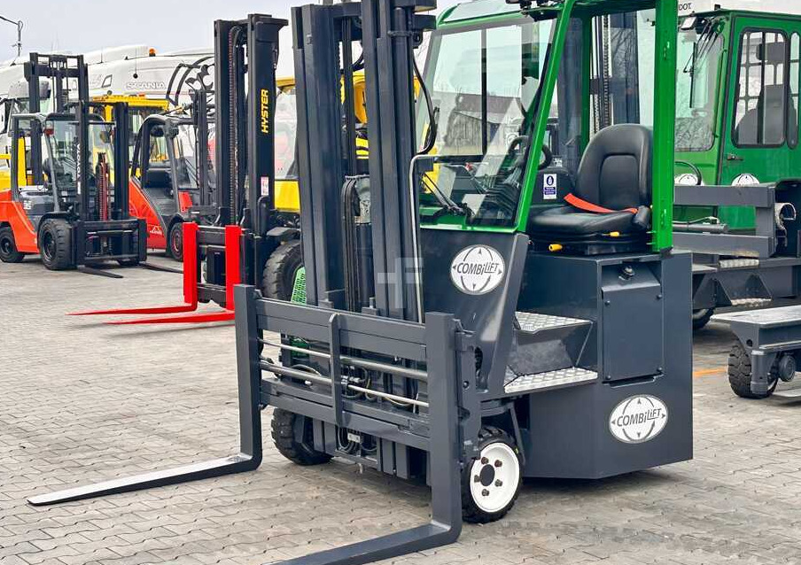 Combilift C2500CB / TRIPLEX / DIESEL / 4900MM / FREE LIFT / POSITIONER 1720MM / LIKE NEW - Vierwegstapler: das Bild 1 Combilift C2500CB / TRIPLEX / DIESEL / 4900MM / FREE LIFT / POSITIONER 1720MM / LIKE NEW - Vierwegstapler: das Bild 1