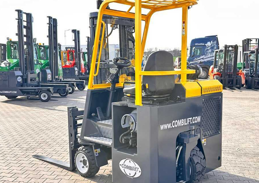 Combilift C3000CB / GAS / TRIPLEX / 4900MM / FREE LIFT / FORK POSITIONER / SIC3000CB / GAS / TRIPLEX / 4900MM / FREE LIFT / FORK POSITIONER / SIDE SHIFT / LIKE NEWDE SHIFT / LIKE NEW - Vierwegstapler: das Bild 5 Combilift C3000CB / GAS / TRIPLEX / 4900MM / FREE LIFT / FORK POSITIONER / SIC3000CB / GAS / TRIPLEX / 4900MM / FREE LIFT / FORK POSITIONER / SIDE SHIFT / LIKE NEWDE SHIFT / LIKE NEW - Vierwegstapler: das Bild 5