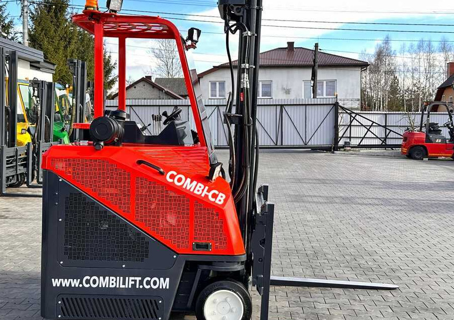 Combilift C3000CB / LPG / TRIPLEX / 5500MM / FREE LIFT / SIDE SHIFT + FORK POSITIONER / LIKE NEW - Vierwegstapler: das Bild 5 Combilift C3000CB / LPG / TRIPLEX / 5500MM / FREE LIFT / SIDE SHIFT + FORK POSITIONER / LIKE NEW - Vierwegstapler: das Bild 5