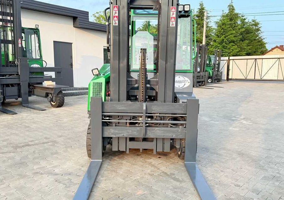 Combilift C4000CB / TRIPLEX - 5200MM / LPG / FREE LIFT / FORK POSITIONER / FORK SIDESHIFT / HEIGHT 2450MM / LIKE NEW - Vierwegstapler: das Bild 3 Combilift C4000CB / TRIPLEX - 5200MM / LPG / FREE LIFT / FORK POSITIONER / FORK SIDESHIFT / HEIGHT 2450MM / LIKE NEW - Vierwegstapler: das Bild 3