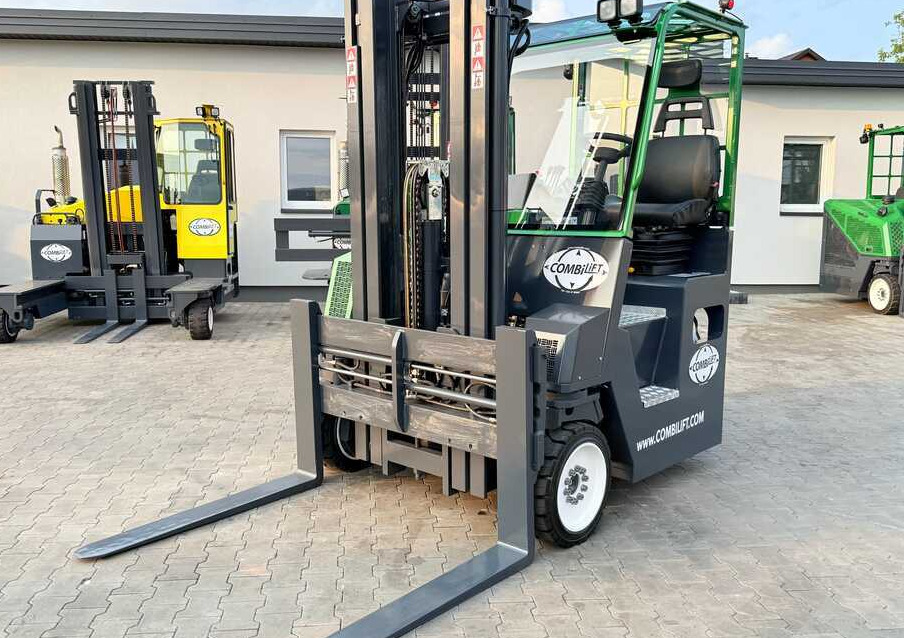 Combilift C4000CB / TRIPLEX - 5200MM / LPG / FREE LIFT / FORK POSITIONER / FORK SIDESHIFT / HEIGHT 2450MM / LIKE NEW - Vierwegstapler: das Bild 1 Combilift C4000CB / TRIPLEX - 5200MM / LPG / FREE LIFT / FORK POSITIONER / FORK SIDESHIFT / HEIGHT 2450MM / LIKE NEW - Vierwegstapler: das Bild 1