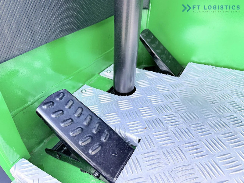 Vierwegstapler Combilift C4500 / DIESEL / DUPLEX 4000MM / WIDE FORK POSITIONER / HEATING / FULL CABIN / EXCELLENT CONDITION / A wide range of four-way an: das Bild 12 Vierwegstapler Combilift C4500 / DIESEL / DUPLEX 4000MM / WIDE FORK POSITIONER / HEATING / FULL CABIN / EXCELLENT CONDITION / A wide range of four-way an: das Bild 12