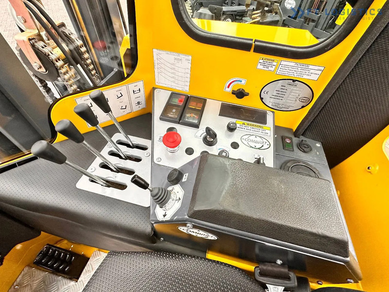 Vierwegstapler Combilift C4500 / DUPLEX / 4050MM / DIESEL / WIDE POSITIONER / FREE LIFT C4500 / DUPLEX / 4050MM / DIESEL / WIDE POSITIONER / FREE LIFT: das Bild 20 Vierwegstapler Combilift C4500 / DUPLEX / 4050MM / DIESEL / WIDE POSITIONER / FREE LIFT C4500 / DUPLEX / 4050MM / DIESEL / WIDE POSITIONER / FREE LIFT: das Bild 20