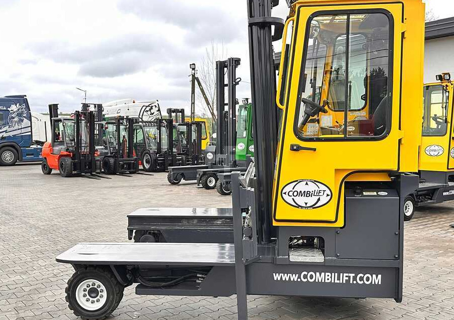 Combilift C4500 / DUPLEX / 4050MM / DIESEL / WIDE POSITIONER / FREE LIFT / SIDESHIFT / LIKE NEW - Vierwegstapler: das Bild 2 Combilift C4500 / DUPLEX / 4050MM / DIESEL / WIDE POSITIONER / FREE LIFT / SIDESHIFT / LIKE NEW - Vierwegstapler: das Bild 2