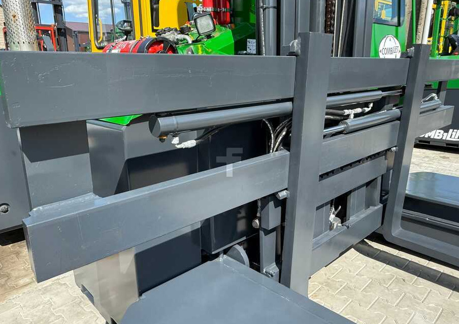 Combilift C5000E / ELECTRIC / TRIPLEX 8300MM / FULL FREE LIFT / WIDE POSITIONER / FORK SIDESHIFT / BATTERY LIKE NEW - Vierwegstapler: das Bild 5 Combilift C5000E / ELECTRIC / TRIPLEX 8300MM / FULL FREE LIFT / WIDE POSITIONER / FORK SIDESHIFT / BATTERY LIKE NEW - Vierwegstapler: das Bild 5