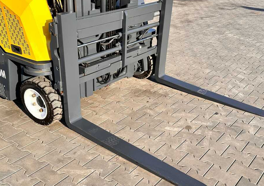 Combilift CB3000 / LPG / DUPLEX / 4000MM / FREE LIFT / NEW BAND TIRES / LIKE NEW - Vierwegstapler: das Bild 4 Combilift CB3000 / LPG / DUPLEX / 4000MM / FREE LIFT / NEW BAND TIRES / LIKE NEW - Vierwegstapler: das Bild 4