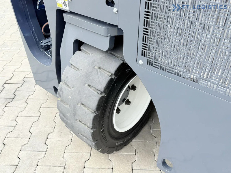 Combilift CB4000 / GAS / TRIPLEX 5200MM / FREE LIFT / FORK POSITIONER / SIDE SHIFT / EXCELLENT CONDITION / Wide range of four-way and side – Leasing Combilift CB4000 / GAS / TRIPLEX 5200MM / FREE LIFT / FORK POSITIONER / SIDE SHIFT / EXCELLENT CONDITION / Wide range of four-way and side: das Bild 8 Combilift CB4000 / GAS / TRIPLEX 5200MM / FREE LIFT / FORK POSITIONER / SIDE SHIFT / EXCELLENT CONDITION / Wide range of four-way and side – Leasing Combilift CB4000 / GAS / TRIPLEX 5200MM / FREE LIFT / FORK POSITIONER / SIDE SHIFT / EXCELLENT CONDITION / Wide range of four-way and side: das Bild 8