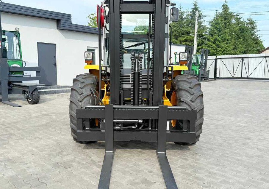 JCB 940 / DIESEL / TRIPLEX 4500MM / FORK POSITIONER / FORK SIDESHIFT / 4T / NEW TYRES / LIKE NEW - Geländestapler: das Bild 4 JCB 940 / DIESEL / TRIPLEX 4500MM / FORK POSITIONER / FORK SIDESHIFT / 4T / NEW TYRES / LIKE NEW - Geländestapler: das Bild 4