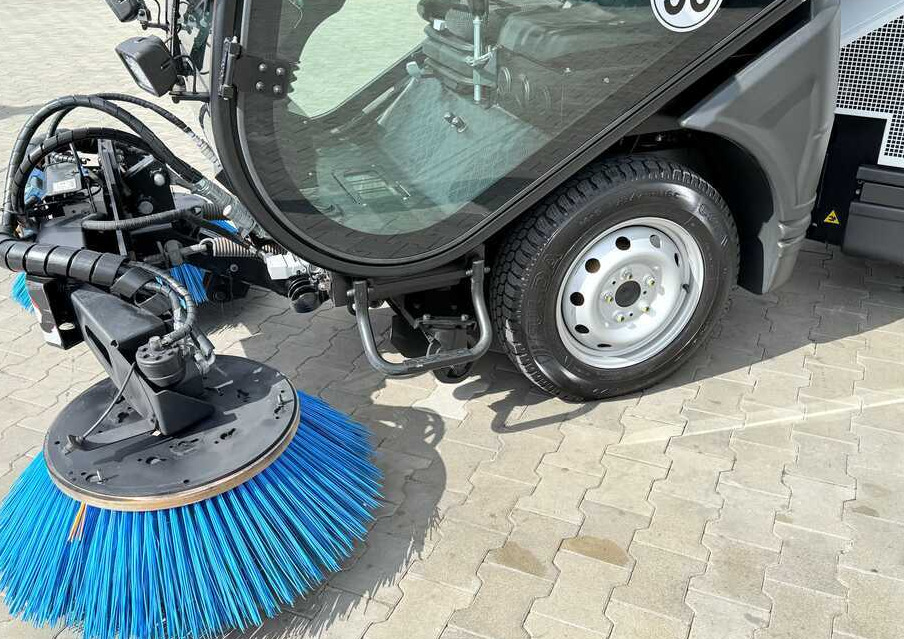Nilfisk Nilfisk City Ranger 3500 – Articulated Municipal Sweeper | Year 2017 | On - Kehrmaschine: das Bild 3 Nilfisk Nilfisk City Ranger 3500 – Articulated Municipal Sweeper | Year 2017 | On - Kehrmaschine: das Bild 3