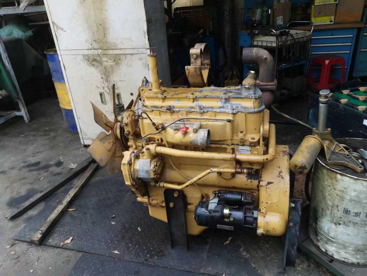 CATERPILLAR 3204C - Motor und Teile für Bulldozer: das Bild 2 CATERPILLAR 3204C - Motor und Teile für Bulldozer: das Bild 2