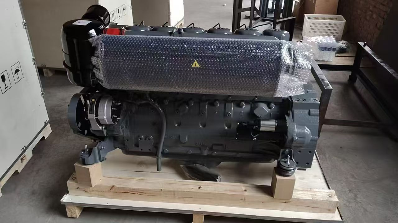DEUTZ F4L912 - Motor für Bagger: das Bild 1 DEUTZ F4L912 - Motor für Bagger: das Bild 1