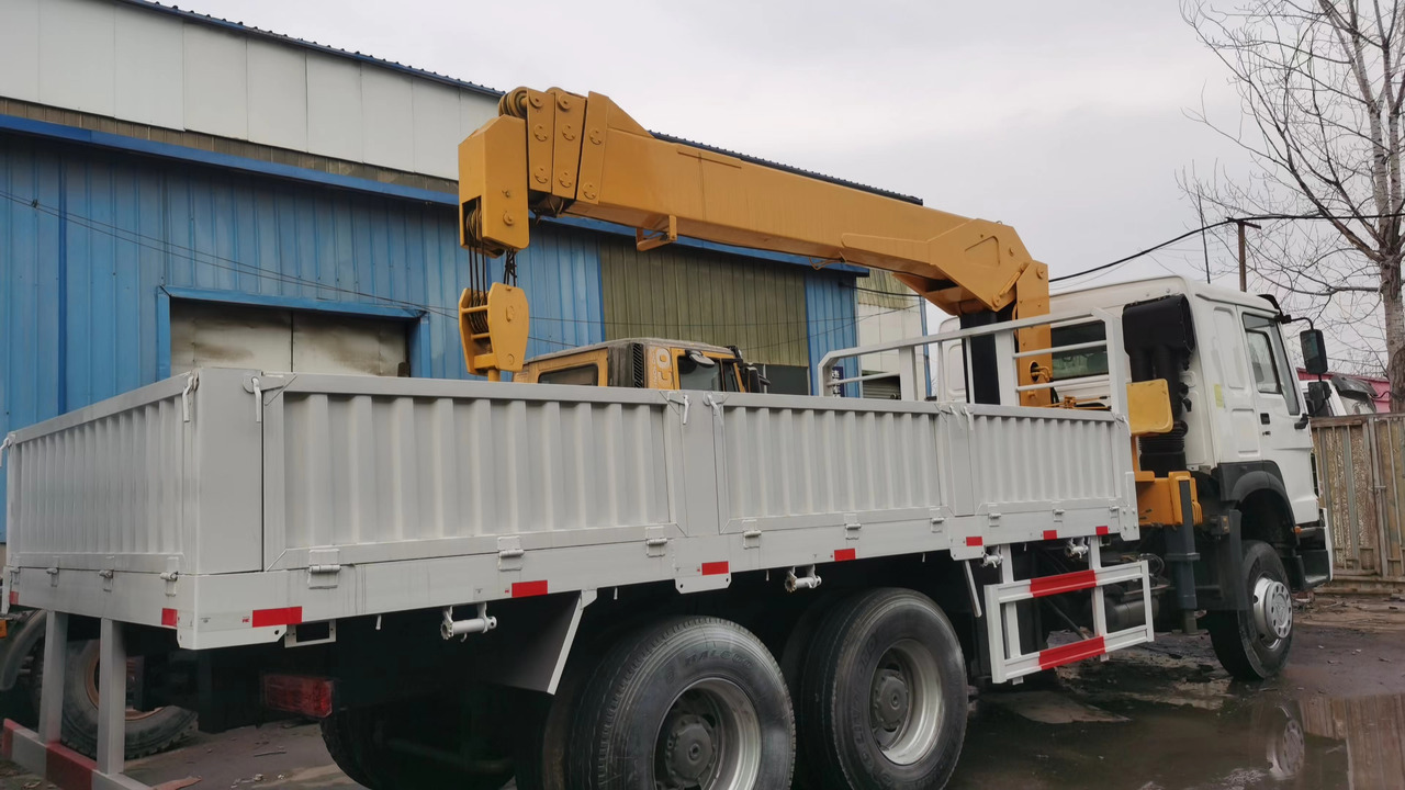 HOWO 371 - Autokran: das Bild 2 HOWO 371 - Autokran: das Bild 2