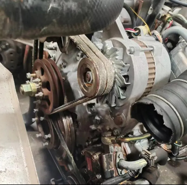 ISUZU 6WF1 - Motor: das Bild 4 ISUZU 6WF1 - Motor: das Bild 4