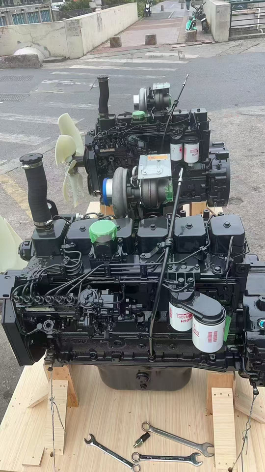 KOMATSU 6D102E - Motor für Bagger: das Bild 1 KOMATSU 6D102E - Motor für Bagger: das Bild 1